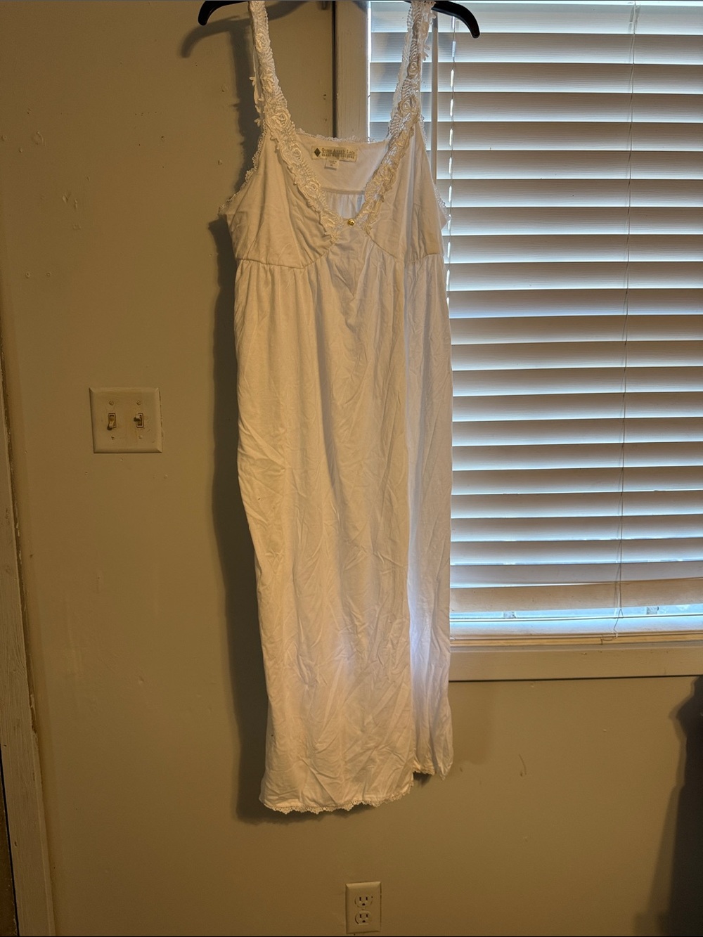 Lace-Trim White Sleep Chemise - Women's Nightgown
